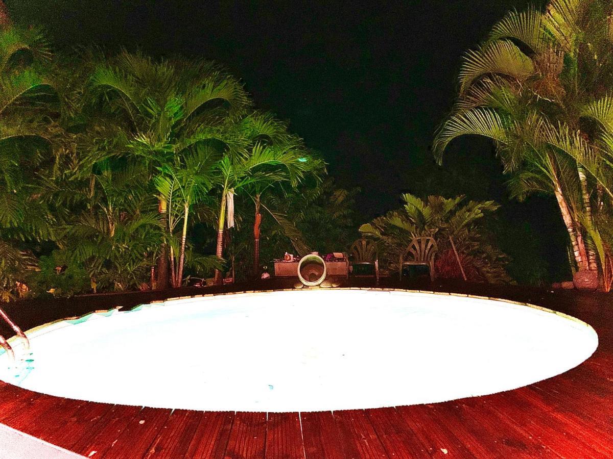 Lodge Pamplemousse Avec Piscine Privative , Dans Parc Calme A 500 M Plage Le Carbet Exteriér fotografie