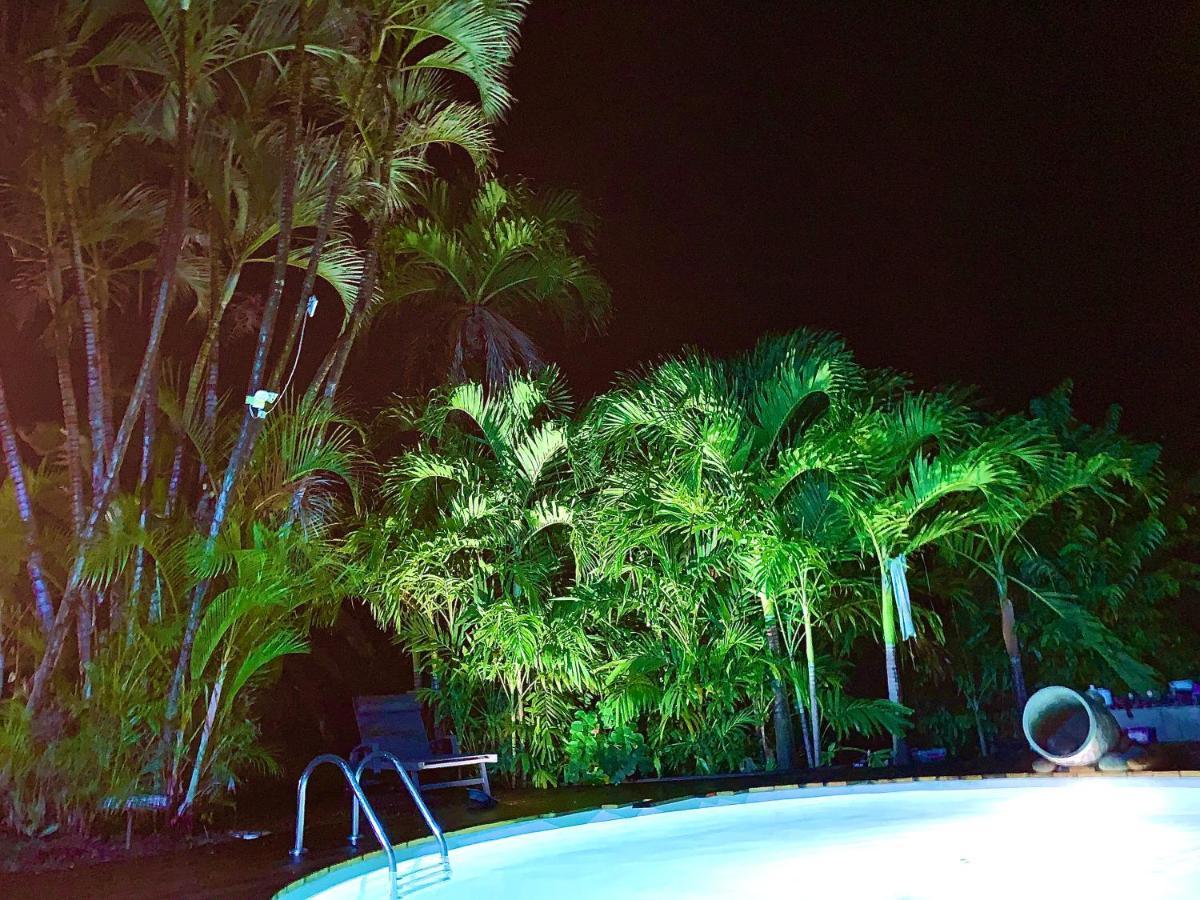 Lodge Pamplemousse Avec Piscine Privative , Dans Parc Calme A 500 M Plage Le Carbet Exteriér fotografie